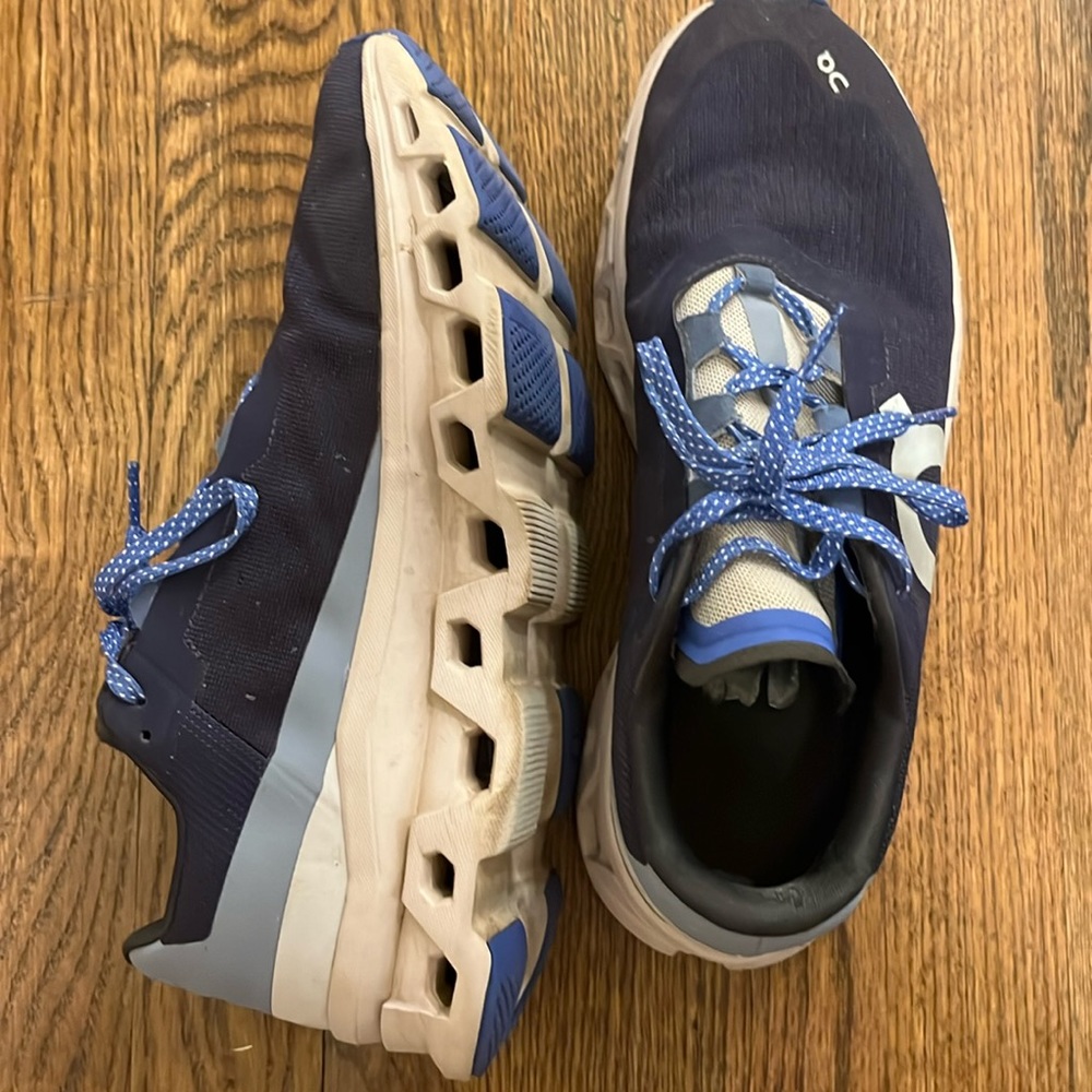 ON running shoes cloudtec women’s size 10